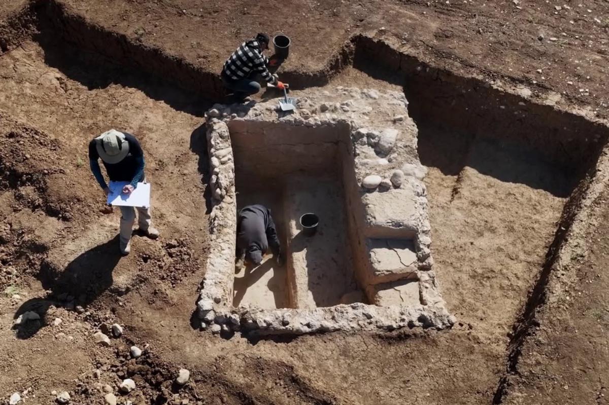 nypost's tweet photo. 2,000-year-old intact Jewish ritual bath pulled from the ground in Israel https://t.co/2bjjcMFIdo https://t.co/wQSEeBA8pf