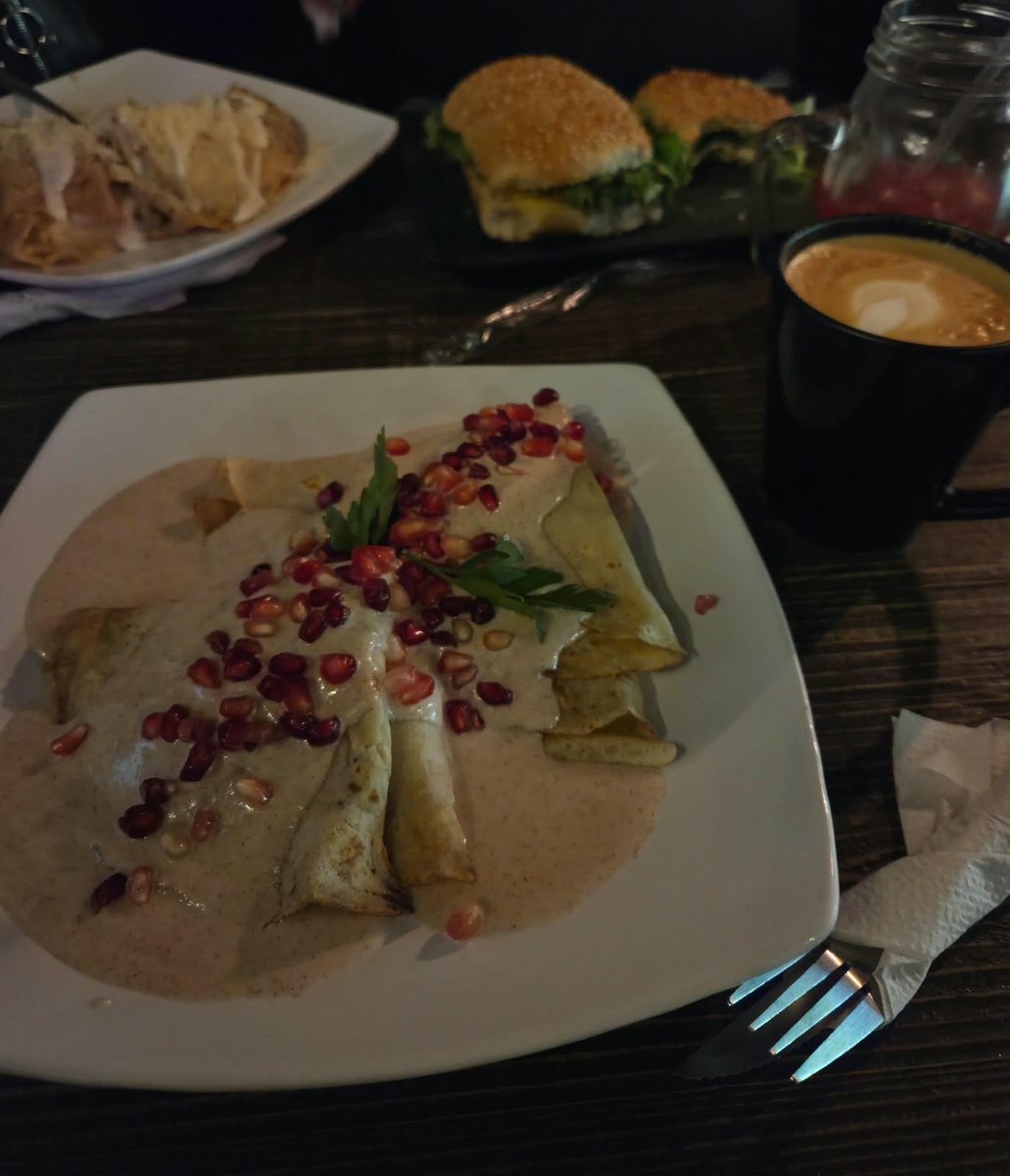 lamiakeres2's tweet photo. Nada como crepas y un buen latte en #CDMX ☕️ https://t.co/iAWPqxaHev