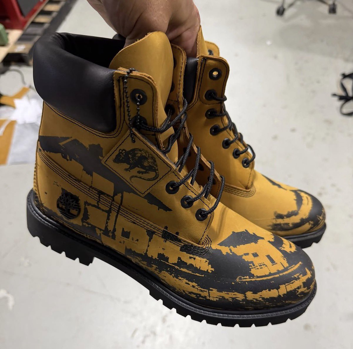 packztooloud's tweet photo. Esdeekid’s custom “The Council House Rat” pair of Timberlands https://t.co/kzICRO9S8N