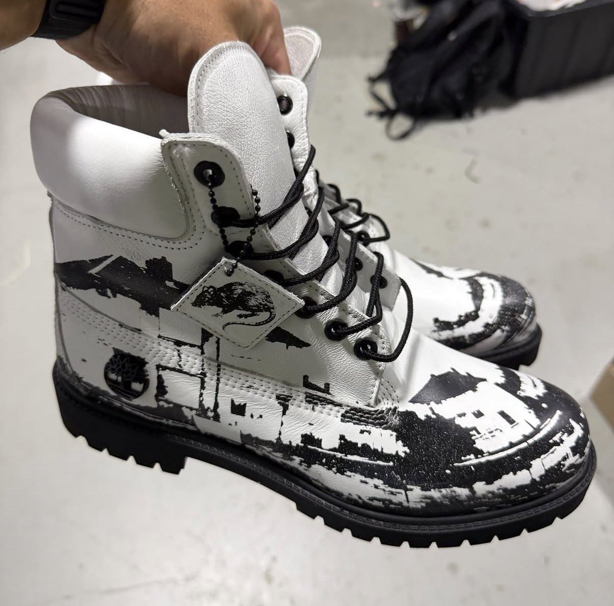 packztooloud's tweet photo. Esdeekid’s custom “The Council House Rat” pair of Timberlands https://t.co/kzICRO9S8N