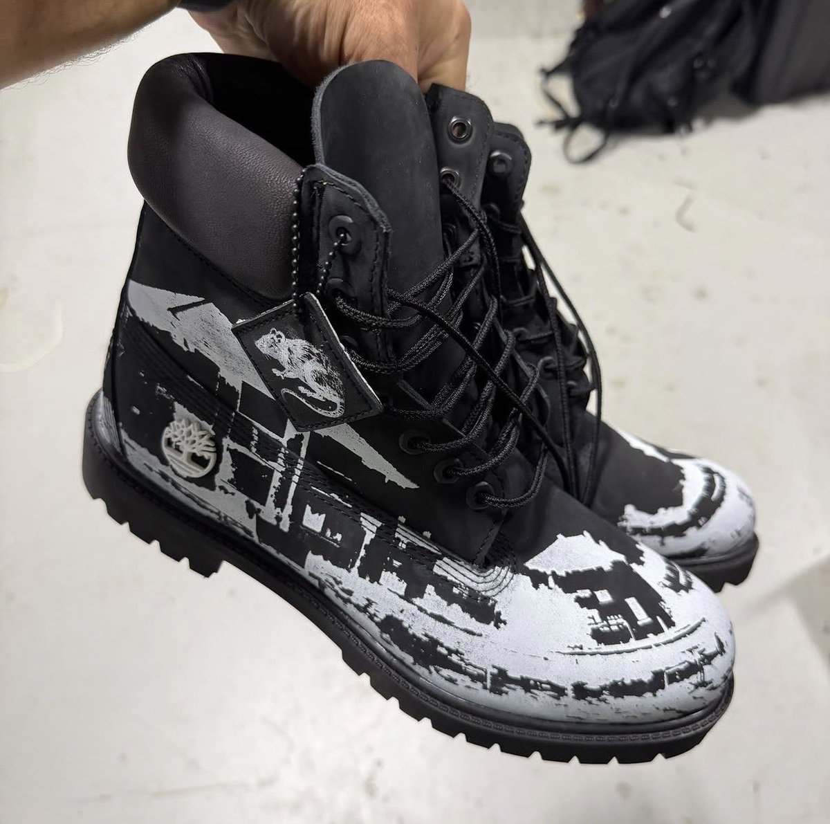 packztooloud's tweet photo. Esdeekid’s custom “The Council House Rat” pair of Timberlands https://t.co/kzICRO9S8N