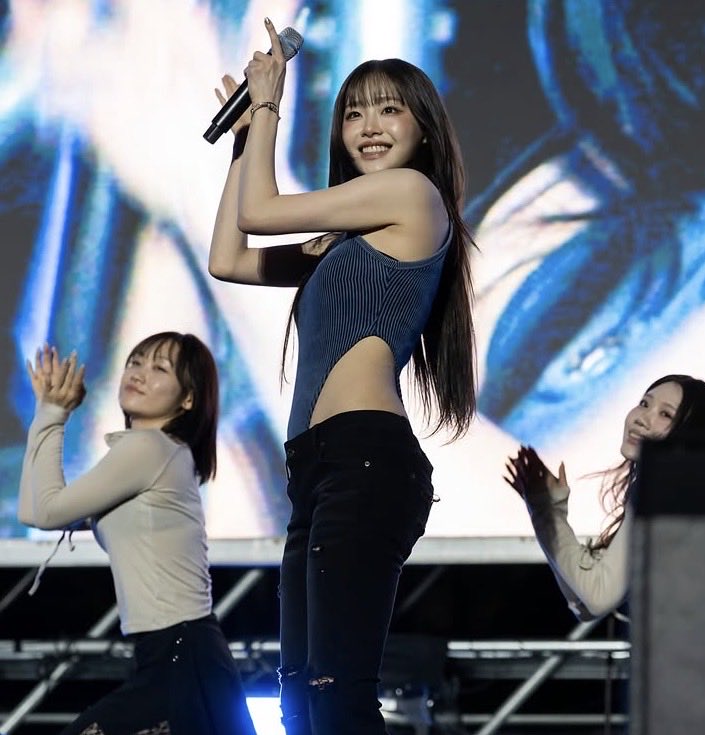 chuudict's tweet photo. Ughhhh she looks so good https://t.co/8q6pek6s9n