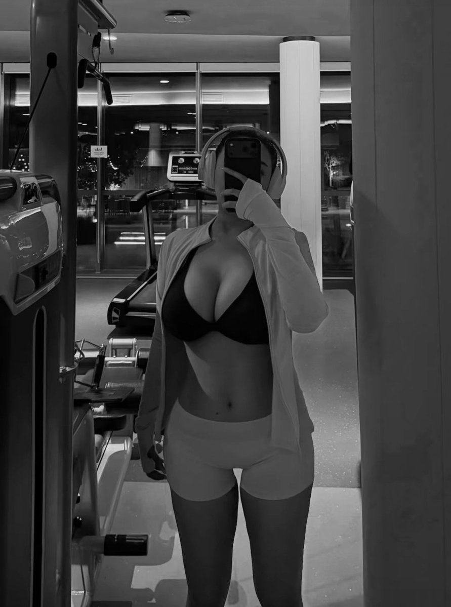 AdeliaLimeee's tweet photo. Workout! https://t.co/q7u7XkhpTZ