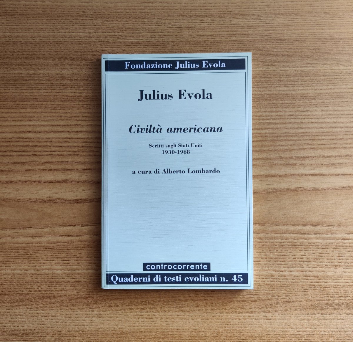 AquilaLibraria's tweet photo. L'americanizzazione di certa cultura e della mentalità corrente in Italia è un fenomeno che, lungi dall'esser localizzato fra quelli di contingenza dell'immediato dopoguerra, è tuttora in pieno sviluppo e viene accolto dalla grandissima maggioranza con naturalezza, https://t.co/ukanf5QwZ1