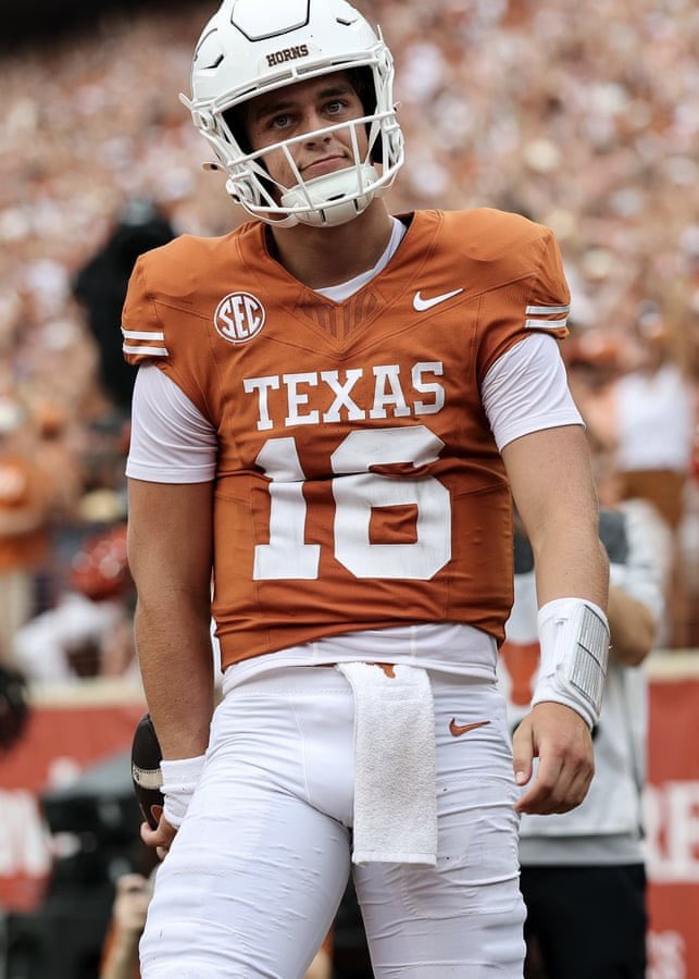 PolymarketBlitz's tweet photo. 🚨𝗥𝗘𝗣𝗢𝗥𝗧: Browns owner Jimmy Haslam wants Texas QB Arch Manning
(@JasonLaCanfora) 

“Haslam wants Arch Manning. That’s what this is really all about.”

Haslam is a major Tennessee booster with strong ties to Peyton Manning.

“He wants Arch Manning playing in that new stadium.” 😳