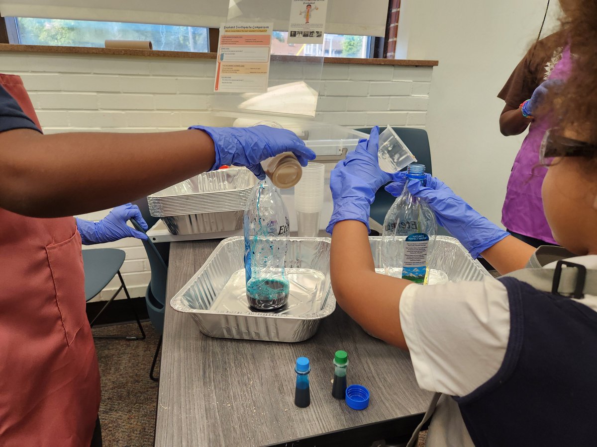 STLpubLibrary's tweet photo. We had a blast making Elephant Toothpaste during the STEM Lab at Baden Library! 🧪🐘 Visit https://t.co/rmbAiM4eQe to find more STEM programs for kids and teens. https://t.co/CUkrgusXOw