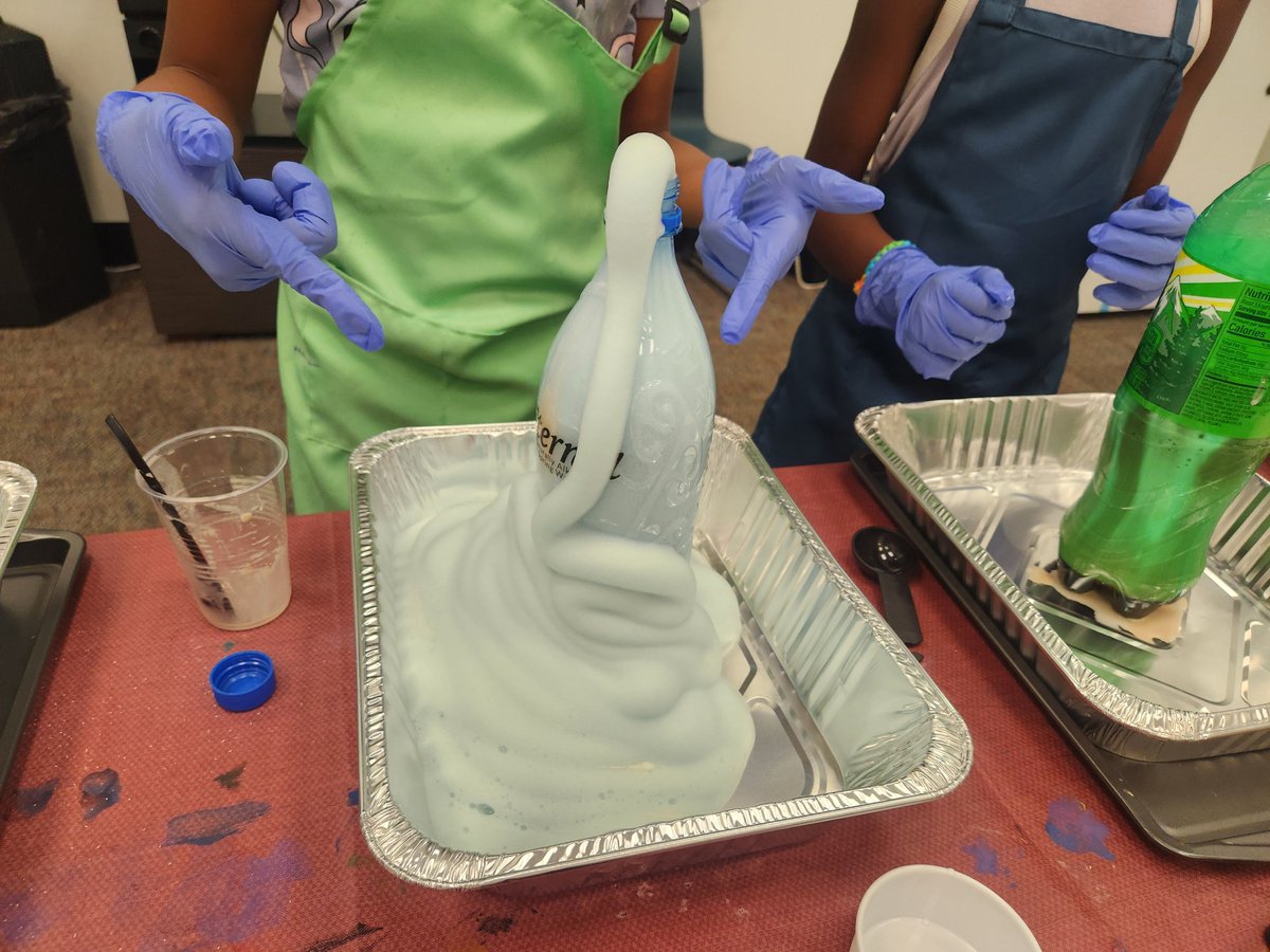 STLpubLibrary's tweet photo. We had a blast making Elephant Toothpaste during the STEM Lab at Baden Library! 🧪🐘 Visit https://t.co/rmbAiM4eQe to find more STEM programs for kids and teens. https://t.co/CUkrgusXOw