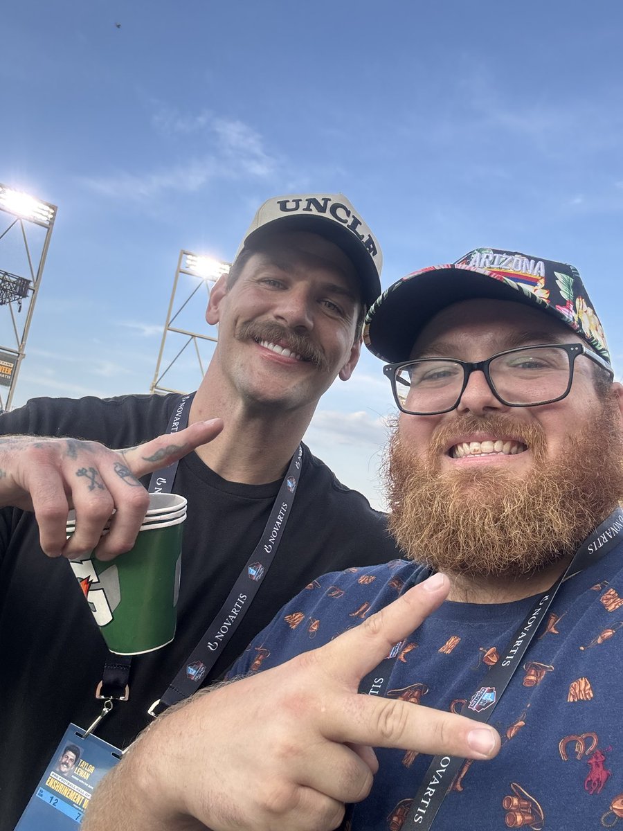 Benjamin_Hudas's tweet photo. @TaylorLewan77 @Titans Just keep smiling @TaylorLewan77 , at least you didn’t play for the Browns…. https://t.co/KCD1zjU8is