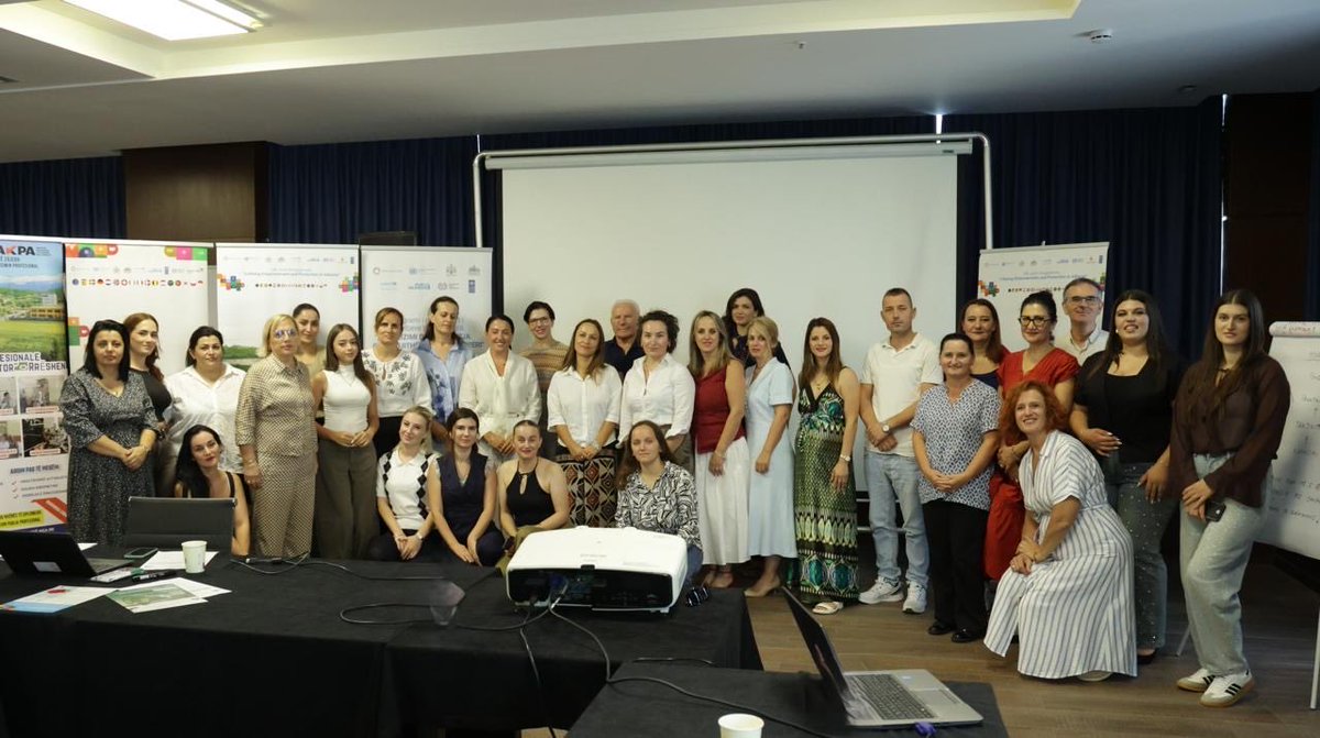 UNDPAlbania's tweet photo. Facts
🔹886 women&amp;6youth trained
🔹344 twrds employment,incl.134 formally employed
🔹305 women caregivers engaged in employment&amp;skills pathways
🔹256 professionals strengthened their capacities
#LEAP shows employment pathways take collab
A @UN_Albania prog funded by @JointSDGFund https://t.co/1doeDRo61Y