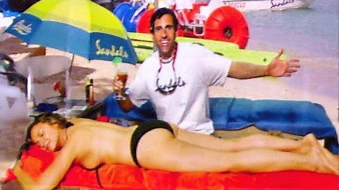 officedundies's tweet photo. E quando o Michael mandou no e-mail de todos do escritório essa foto dele e da Jan ☠️ https://t.co/ANSbzWbmnP
