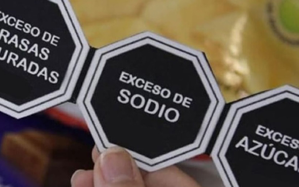 elpoderdelc's tweet photo. Para que un impuesto a la salud funcione, debe estar bien diseñado. 📐💰

✅🧂Conoce cómo vincular el #IEPS al sodio con los perfiles nutrimentales de la NOM-051 dará coherencia regulatoria, facilitará la fiscalización y protegerá la salud de la población.🫀  https://t.co/8641GfTdwp
