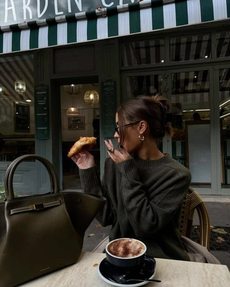 modernlilithh's tweet photo. romanticise your life, because it’s the only one you’re gonna get—make it unique https://t.co/W5JfKZy64J