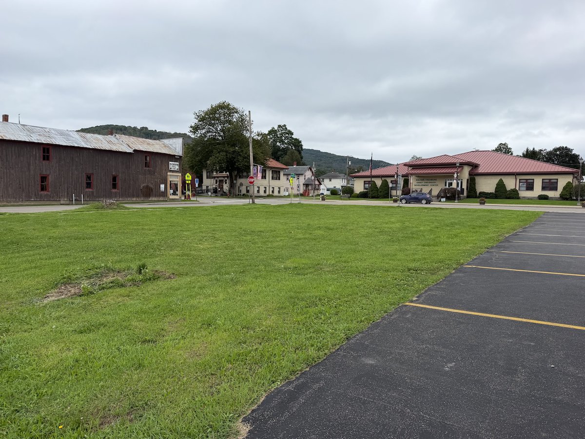 NYLandQuest's tweet photo. BUILDING SITE with Public Utilities in Bolivar NY.  This 0.23 acre building lot is located on Main Street.  Great opportunity to build your new home or use as an investment opportunity.  $49,900.  https://t.co/3cDf631BKq @NYLandQuest #buildingsite #westernny #nylandforsale https://t.co/hKPqcjMSR3