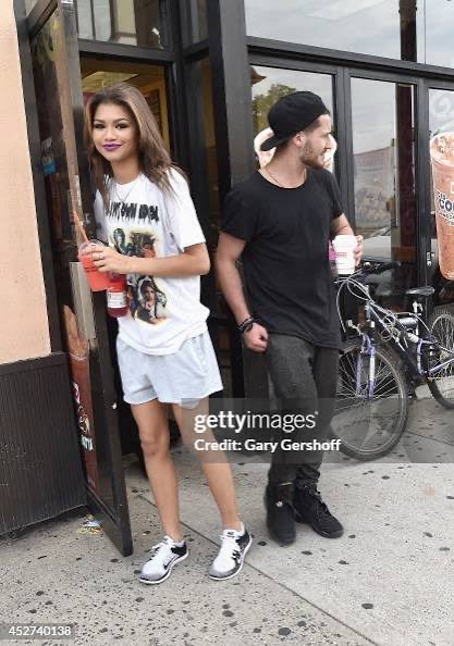deborahstimee's tweet photo. Val was so fame hungry… He did pap walks with a literal teenager  #dwts https://t.co/HXktEqR9rU