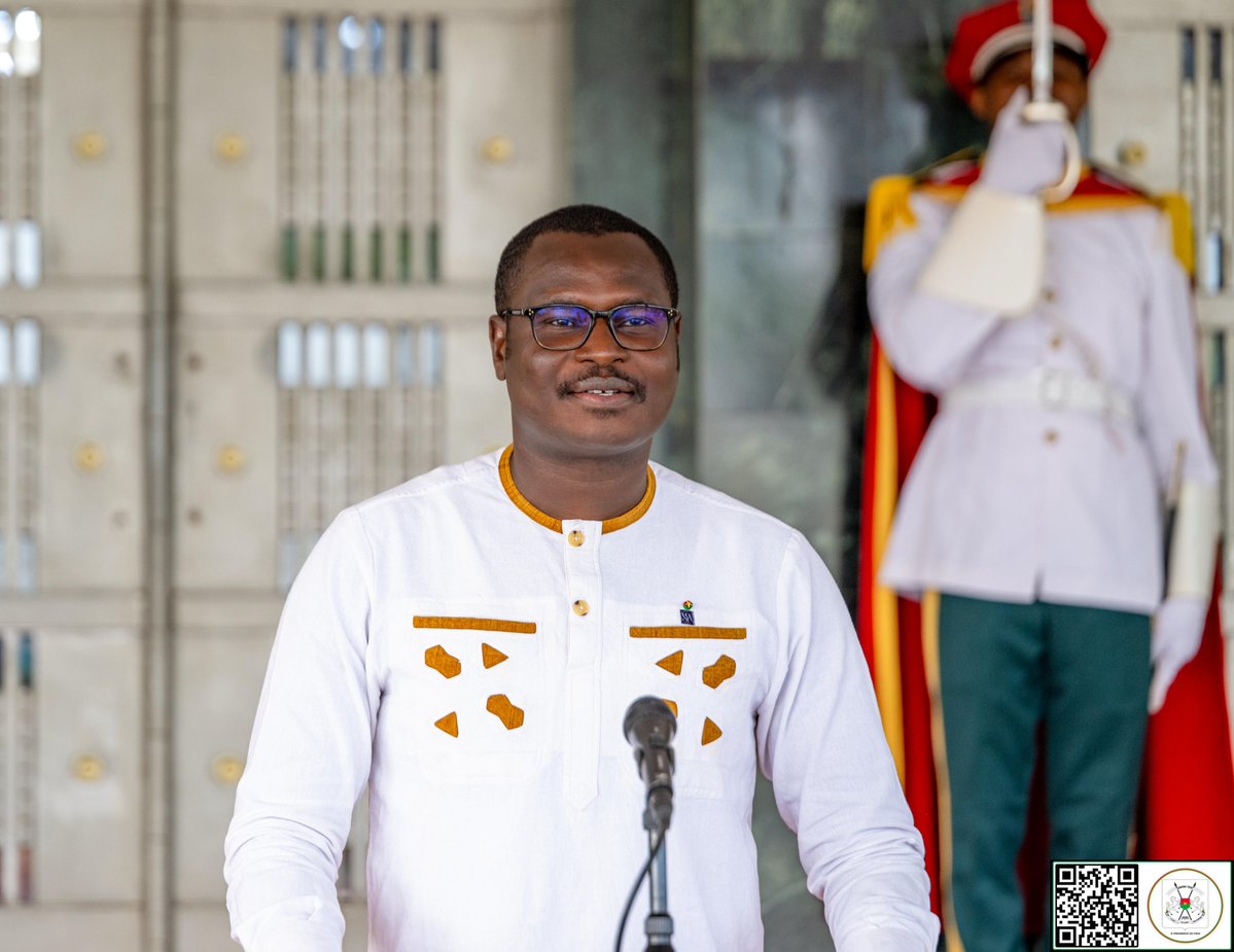 sigbf's tweet photo. CONSEIL DES MINISTRES DU 17 SEPTEMBRE 2026

L’Inspection générale des ressources humaines pour une gestion plus efficace du personnel de l’Administration publique

(Ouagadougou, 17 septembre 2026). Le Président du Faso, Chef de l’État, le Camarade Capitaine Ibrahim TRAORÉ a présidé ce jeudi, l’hebdomadaire Conseil des ministres. Selon le Ministre Porte-parole du Gouvernement, Camarade Pingdwendé Gilbert OUÉDRAOGO, le Conseil a examiné d’importants dossiers et pris des décisions pour répondre aux aspirations profondes du Peuple burkinabè conformément aux orientations de la Révolution Progressiste Populaire (RPP).

Au titre du ministère des Serviteurs du Peuple, le Conseil a adopté un décret portant création et organisation de l'Inspection générale des ressources humaines. Pour le Ministre des Serviteurs du Peuple, le Camarade Mathias TRAORÉ « la création de l'Inspection générale des ressources humaines s'inscrit dans la dynamique de la transformation profonde de l’administration et conformément aux exigences de la Révolution Progressiste Populaire ». 

Pour le Ministre TRAORÉ, la Commission de régulation des dysfonctionnements (CRD) a procédé à un diagnostic de l'ensemble des dysfonctionnements de l'Administration publique au cours de l'année 2025. « Il s'est trouvé que les dysfonctionnements qui ont été relevés ne seront pas entièrement couverts par les conseils de discipline qui sont mis en place. Il se trouve aussi que le personnel de l'État constitue des ressources qui sont mises à la disposition des autres administrations », soutient le Ministre des Serviteurs du Peuple. 

C’est pourquoi, selon lui, le gouvernement a décidé de la création d’une structure transversale à mesure d'auditer et de contrôler la gestion qui est faite de l'ensemble de ses ressources humaines, y compris celles mises à la disposition des institutions et autres structures publiques.

L’Inspection générale des ressources humaines permettra « d'avoir avec précision l'effectif des agents dans l'Administration publique, de contrôler l'utilisation qui est faite de ce personnel et enfin de voir la rémunération qui en découle afin de maîtriser les effectifs et la masse salariale », a soutenu le Ministre.

Direction de la communication de la Présidence du Faso