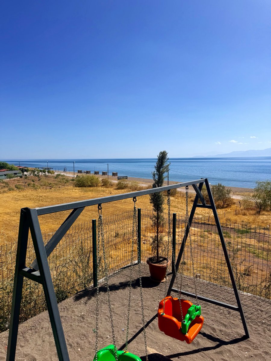 moderntimewitch's tweet photo. Bitlis - Ahlat 🍂☀️ 🌊 https://t.co/du6dJGQlgS