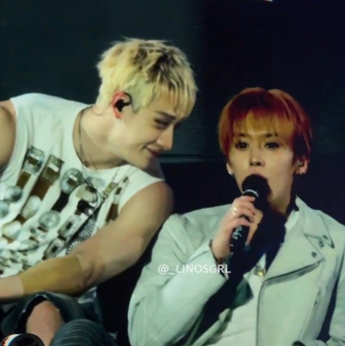 jjammp3's tweet photo. when chan stops to gaze lovingly at minho and forgets everything else https://t.co/rLl4w3tzBI