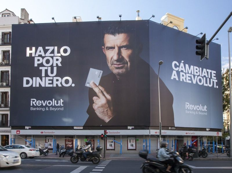 Barca_Buzz's tweet photo. FC Barcelona turned down a financial partnership proposal from digital bank Revolut despite strong economic terms. ❌🇵🇹

​The decision was driven by Revolut using Luís Figo as a brand ambassador, including advertisements referencing his controversial 2000 move to Real Madrid. 

The club considered associating with the brand a line that could not be crossed.

Via: @CatalunyaRadio