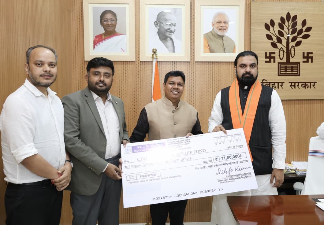 officecmbihar's tweet photo. माननीय मुख्यमंत्री श्री सम्राट चौधरी जी से आज लोक सेवक आवास स्थित ‘संकल्प’ सभागार में पटेल ग्रुप ऑफ इंडस्ट्रीज के प्रतिनिधियों ने मुलाकात की और मुख्यमंत्री राहत कोष के लिए 71 लाख रुपये का चेक सौंपा। https://t.co/BFA2zWcIE3