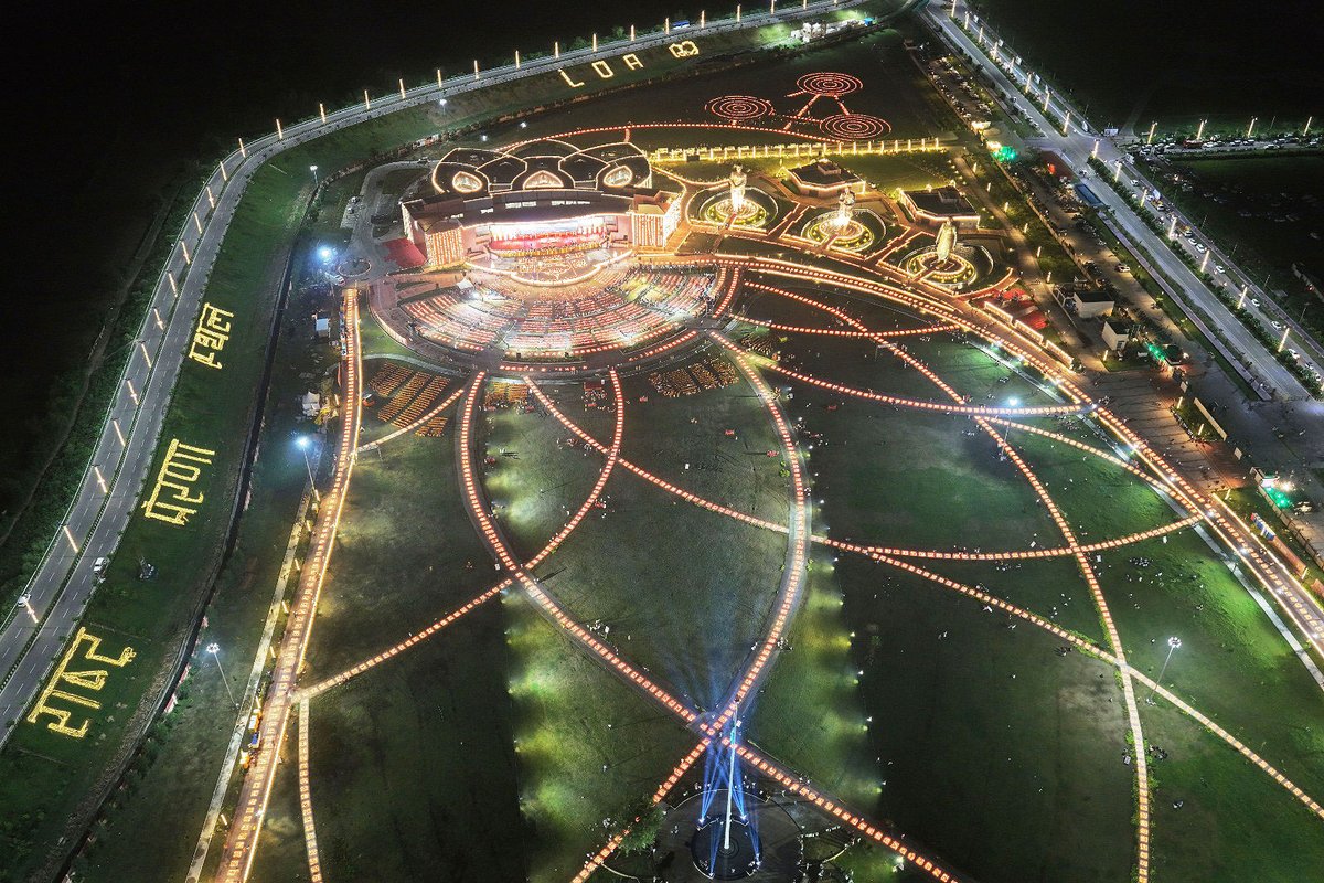 myogiadityanath's tweet photo. राष्ट्र प्रेरणा स्थल पर जगमगाते 'आशीर्वाद के असंख्य दीये'... https://t.co/hxqPjflm5a