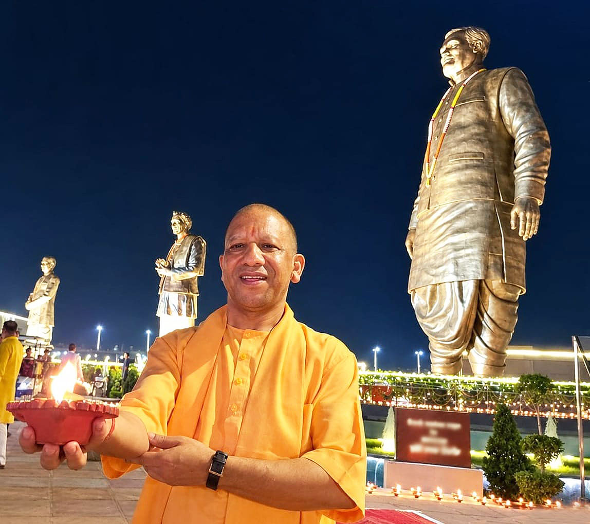 myogiadityanath's tweet photo. राष्ट्र प्रेरणा स्थल पर जगमगाते 'आशीर्वाद के असंख्य दीये'... https://t.co/hxqPjflm5a