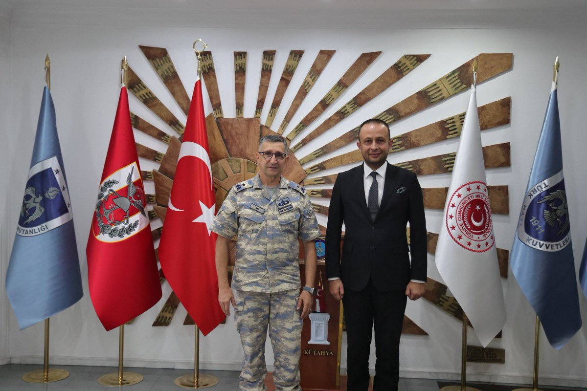 hsm_ertekin's tweet photo. Belediye başkan yardımcılarımız olarak Hava Er Eğitim Tugay ve Garnizon Komutanı Tuğgeneral Mustafa Baş komutanımızı ziyaret ettik . Nazik misafirperverlikleri ve kıymetli değerlendirmeleri için teşekkür ederiz. https://t.co/FQWFslVOuo