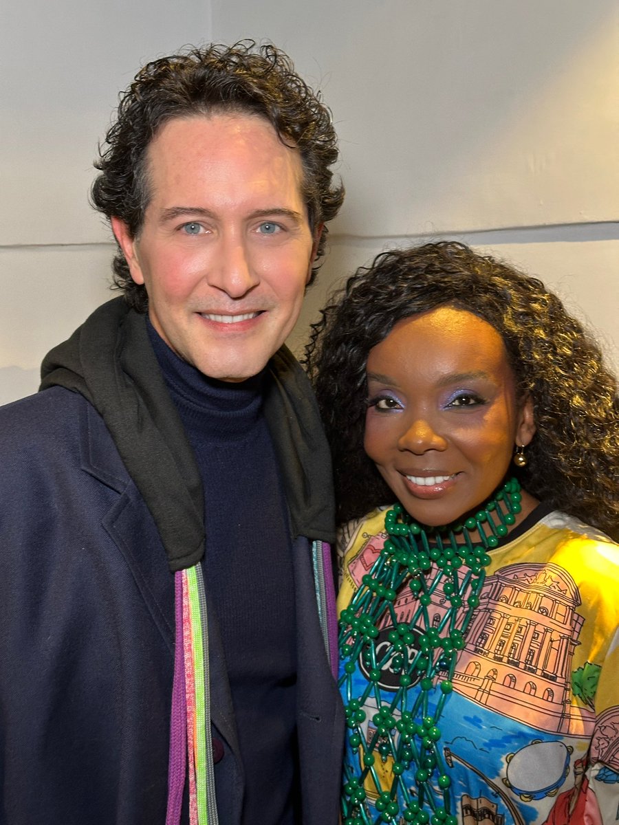ArlindoGrund's tweet photo. Antes do desfile da LED por Célio Dias, conversei com Thelminha, que falou sobre sua relação com a moda, com a marca e com o Carnaval.

Vem assistir!

@thelminha ❤️ @led_cd ❤️ @celiodias ❤️

#ArlindoAma #Moda #Desfile #Look

 https://t.co/zl4zXoJApc ;-) https://t.co/BxfdFcBLPv