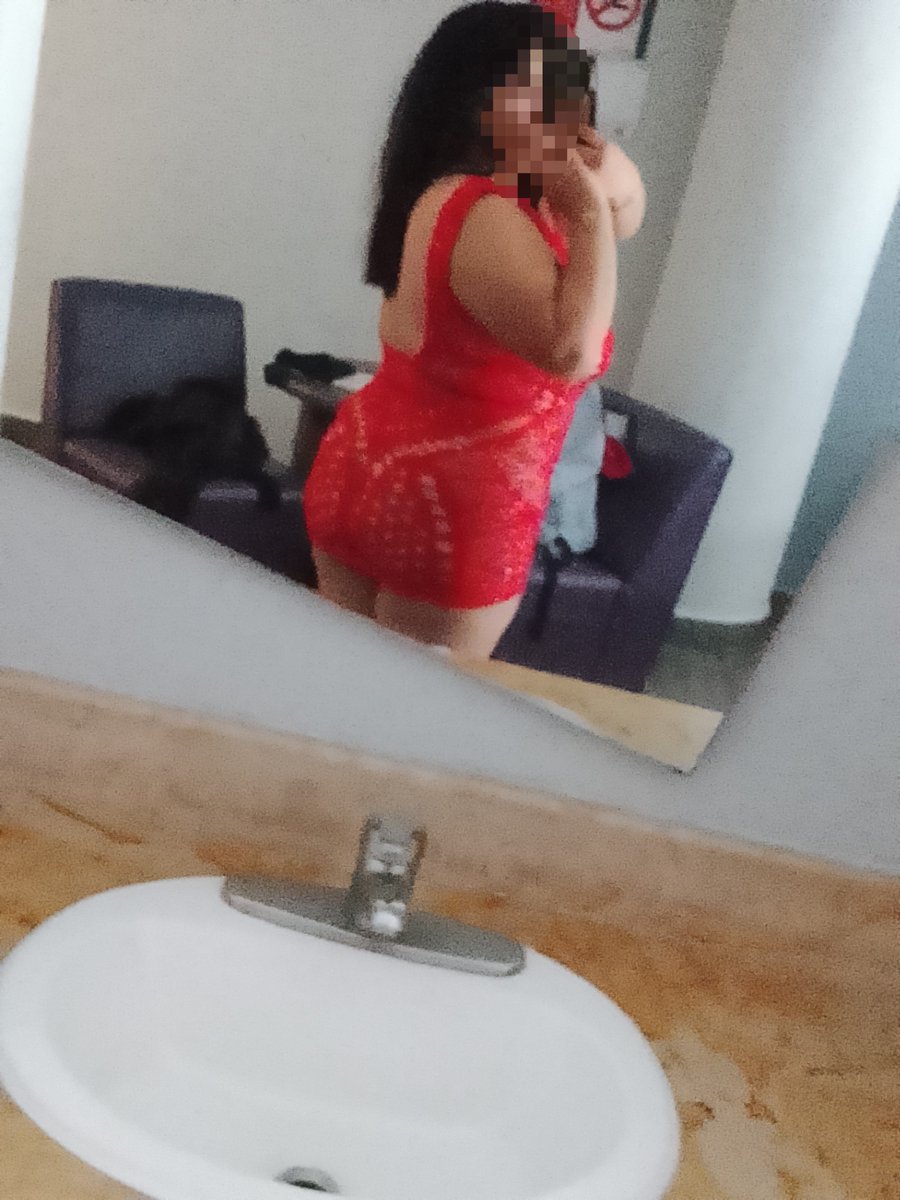nell1he's tweet photo. 🤤🤤🤤a quien más le sacamos la lechita 🥵🥵 https://t.co/7ALqS1VFXl