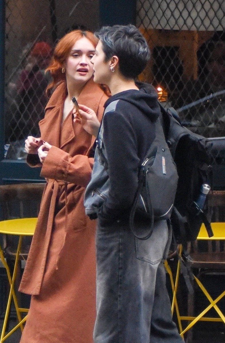 thinkercooke's tweet photo. olivia cooke and emma d’arcy https://t.co/OizCjR8cTa