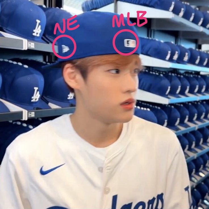 illljoo's tweet photo. @lilinhh fun fact is both are kind the same but not, mlb korea bought the licensing for logos but new era korea is a branch of the actual company. you can see both logos on cap. you can tell them apart by new era’s iconic 59FIFTY/9FORTY gold stickers, sohee mostly owns those!! :) https://t.co/ui48qxiMp9