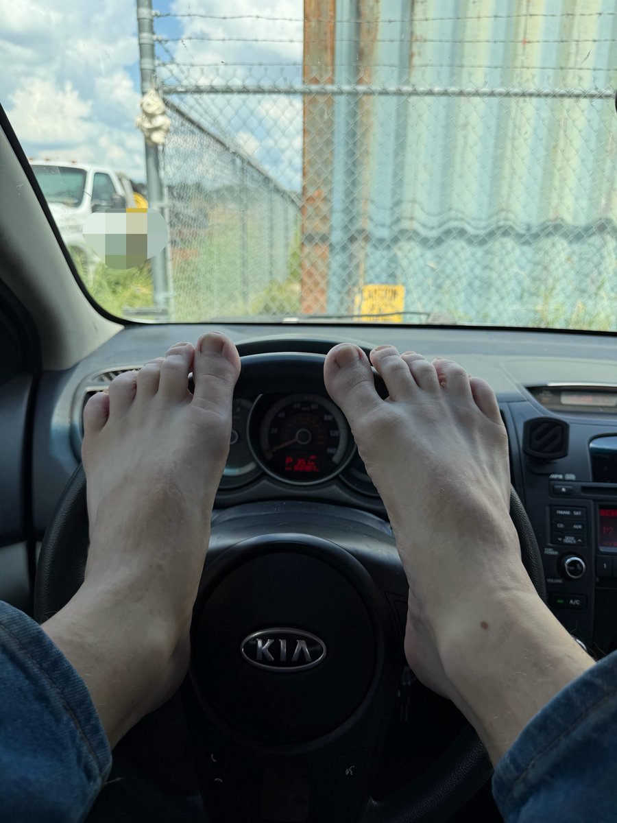 Rednecksoles's tweet photo. For the tops fans. Please don’t mind the tan line from my flip flops https://t.co/n0cBN0v58Y