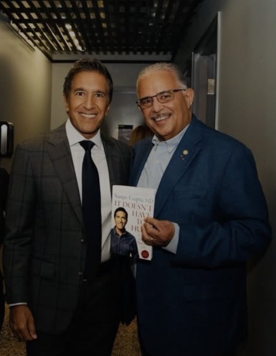 drrafael_md's tweet photo. Agradezco la invitación de CIRACET en especial al Sr. Óscar Misla a la actividad del colega neurocirujano Dr. Sanjay Gupta que estuvo con nosotros en septiembre 27 2017 a días luego del huracán María. Intercambiamos recuerdos de ese momento y a la vez disfrutamos de sus charlas y experiencias personales para el mejoramiento de nuestra salud personal. @CIRACET
