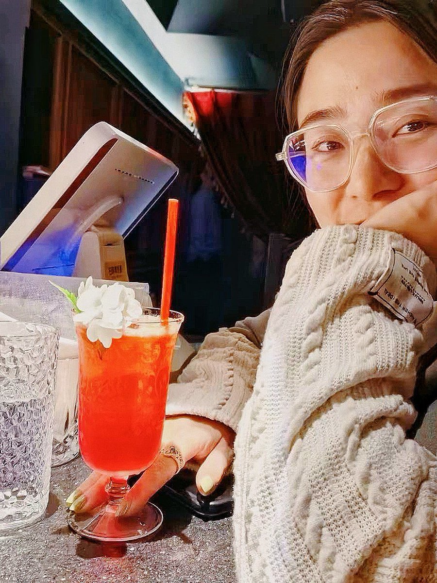 alisz207155's tweet photo. Just met my old crew after ages—laughter’s loud, drinks flow like no tomorrow, and not a single awkward silence in sight. Grateful for these lifelong vibes https://t.co/xvVsSSdUCQ