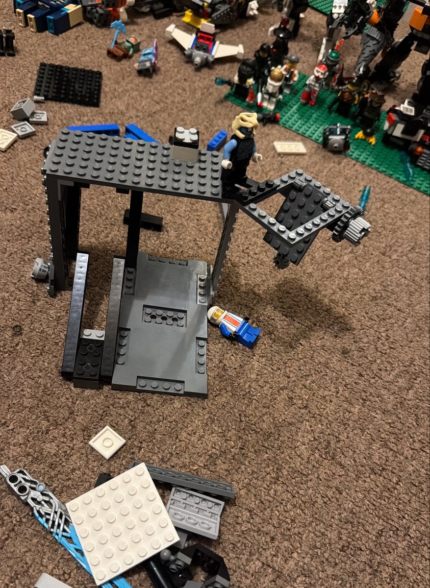 Inactive59's tweet photo. I don’t usually post my in person hobbies but god I hate making buildings. Wtf do I go gimmicks first
#lego #Moc https://t.co/r3lKlYj7Ej