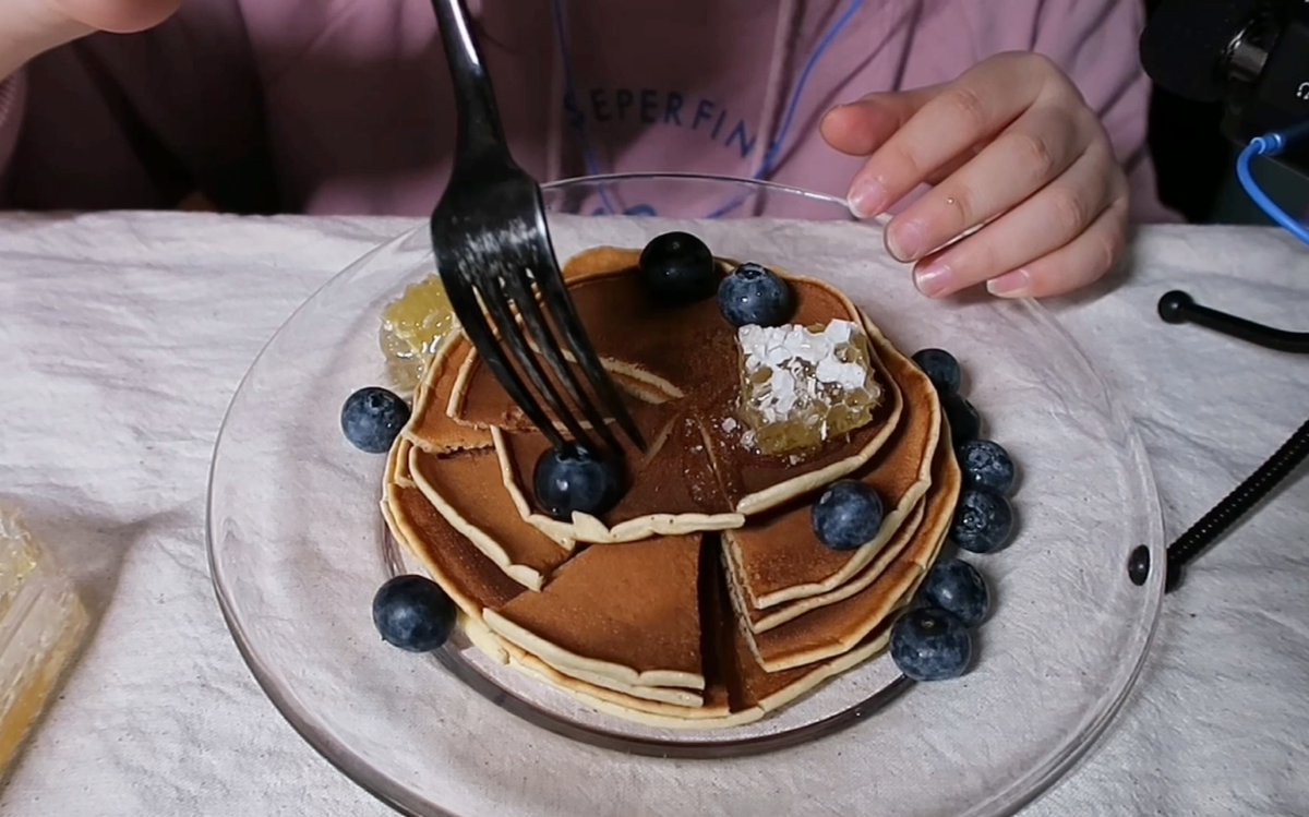 nbotherme's tweet photo. Just had the fluffiest homemade blueberry pancakes with a drizzle of honey—Sunday mornings don’t get better than this! https://t.co/5dROaa4dJv