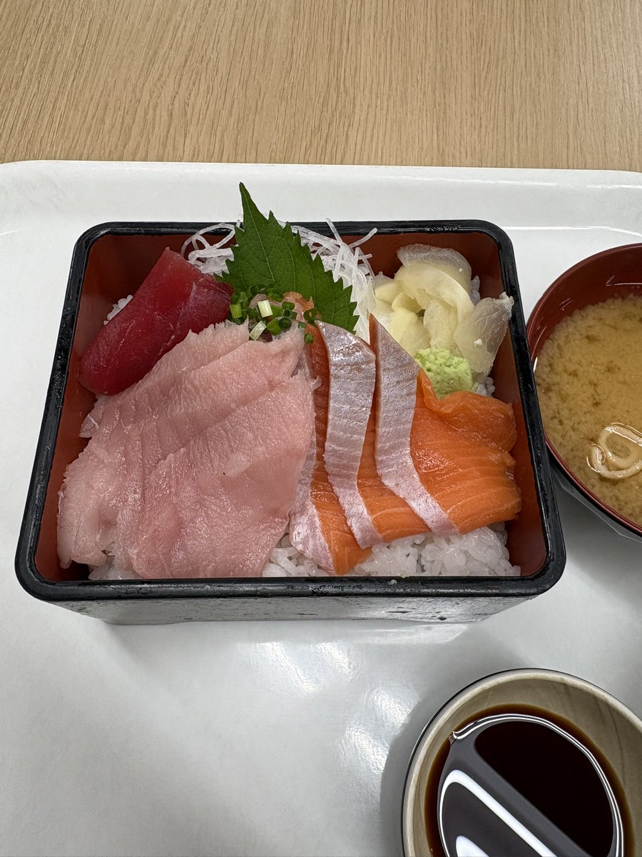 norahi_P's tweet photo. 食堂 まぐろサーモン丼 #のらひメモ https://t.co/hHYBiuzyX6