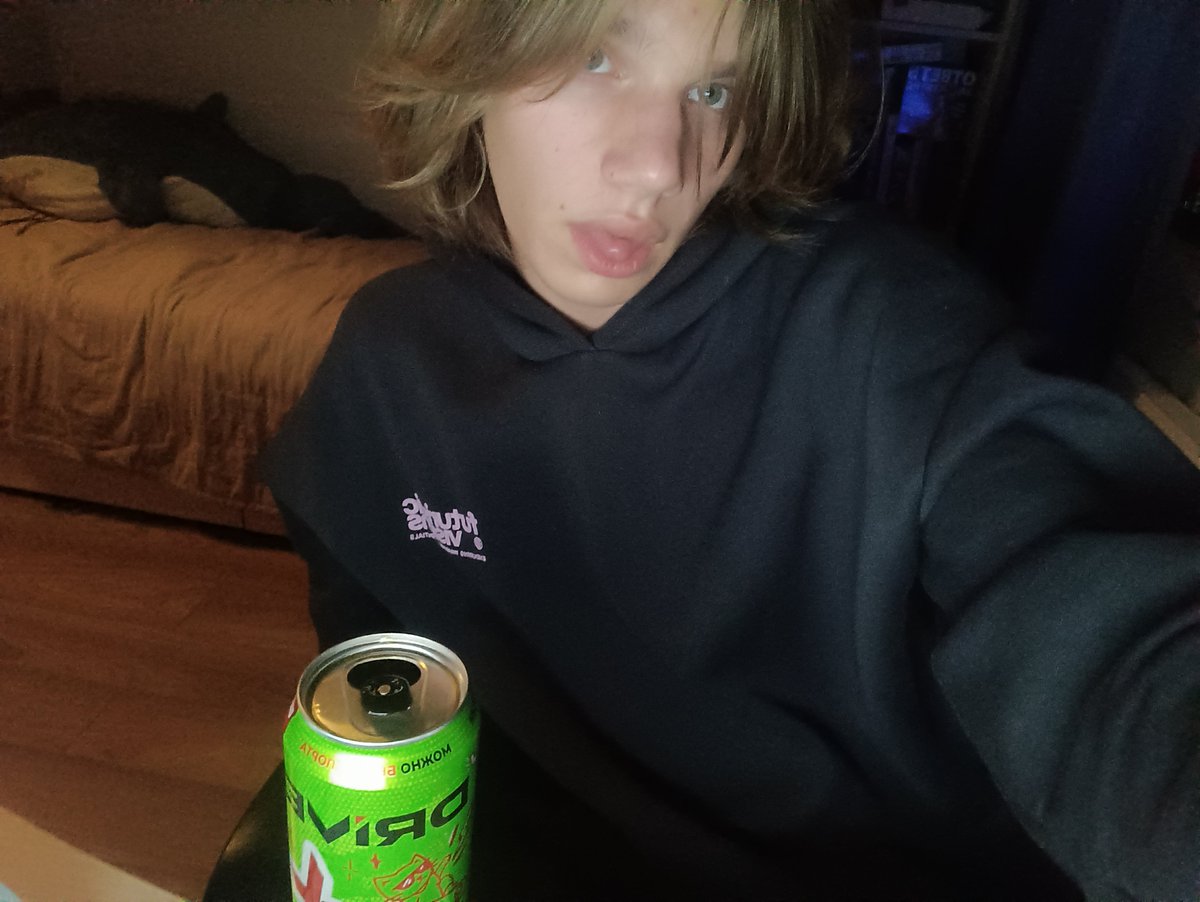 SweatDreamciws's tweet photo. We're watching horror movies (I didn't finish anything, I got scared) 🙃 https://t.co/dTlbSJcG1E