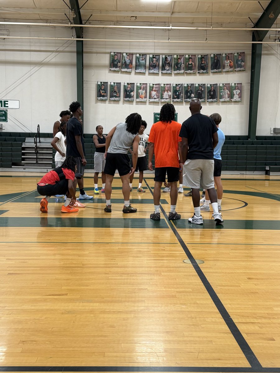bmoney277's tweet photo. Checking in for Greenfield School open gym the defending NCISAA 2A state champs will have a roster capable of repeating. The Knights return four out of five starters from last year in Braxten DuBose, Cam Moore, Donovan Dickens, and Johnny Winborne expect all four to have really good seasons. ‘29 Peyton Fogle should take a leap in production this year. They also bring a strong group of newcomers this year in Na’sir Hines, Jacob Clemons, Tony Lopez and Jeremiah Moore.