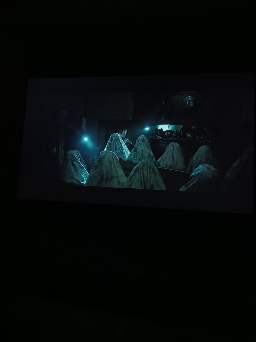 SweatDreamciws's tweet photo. We're watching horror movies (I didn't finish anything, I got scared) 🙃 https://t.co/dTlbSJcG1E