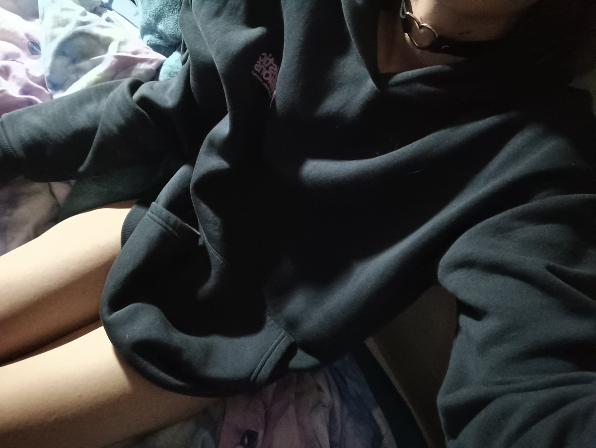 SweatDreamciws's tweet photo. We're watching horror movies (I didn't finish anything, I got scared) 🙃 https://t.co/dTlbSJcG1E