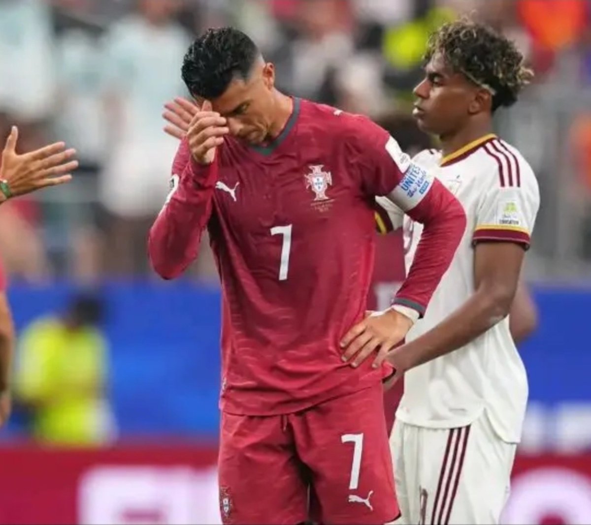 MessiLeoBrasil_'s tweet photo. Troféus conquistados desde a introdução do VAR:

🇦🇷Lionel Messi: 18
🇵🇹Cristiano Ronaldo: 2

Mas mas a Fifa está favorecendo o Messi 😭😭😭 https://t.co/jzzFJRU14p