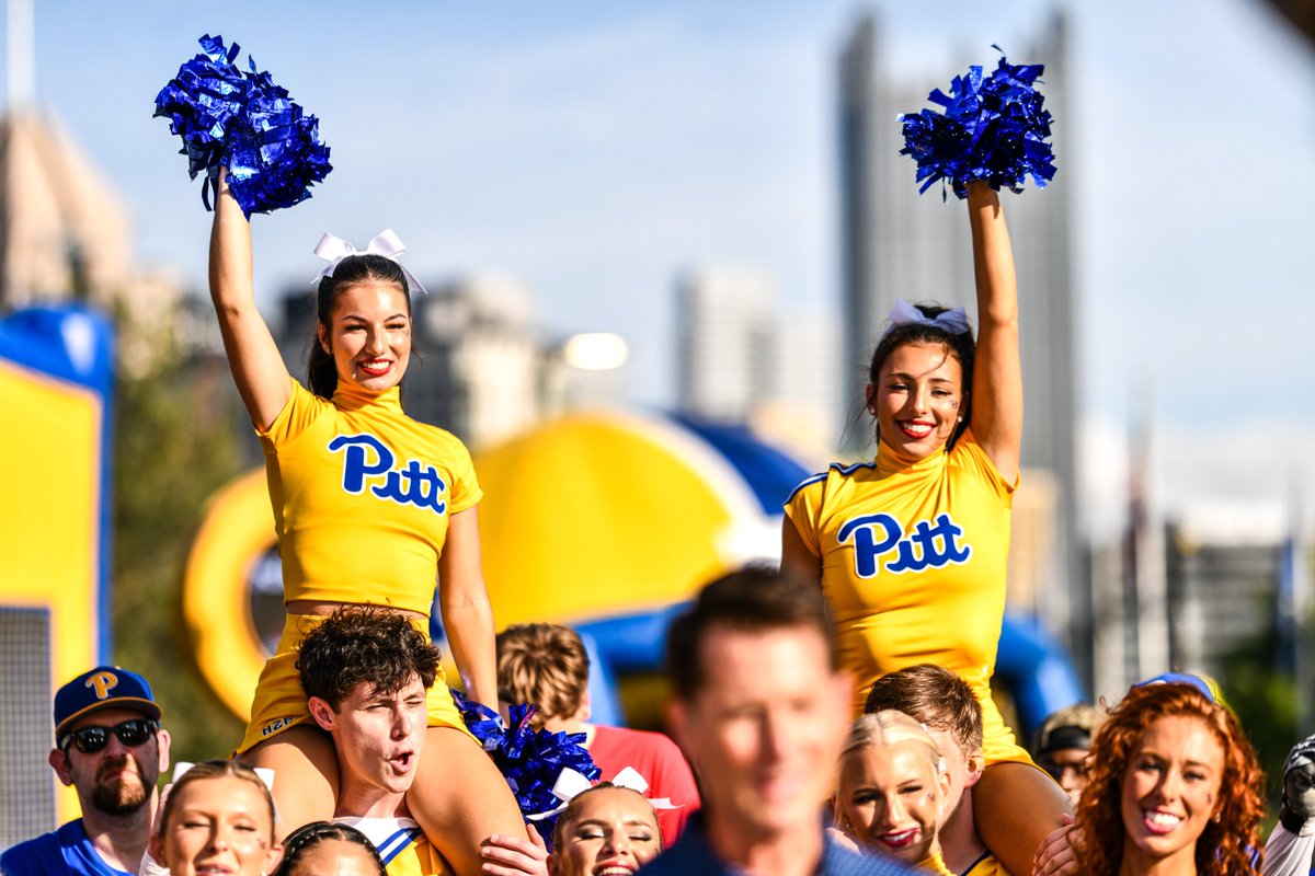 Pitt_ATHLETICS's tweet photo. .@SportsCenter looks better in blue &amp; gold 🔵🟡 https://t.co/mtf9uL2s9w