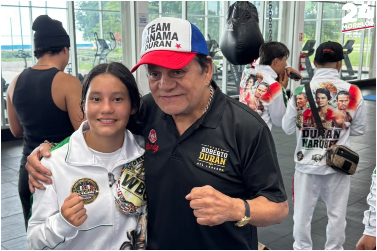 24_morelos's tweet photo. ¡“LA LEONCITA” SE ENCUENTRA CON UNA LEYENDA DEL BOXEO! 

En su primer día en #Panamá, la morelense Sharon Yareth “La #Leoncita” León tuvo la oportunidad de conocer a Roberto “#ManosdePiedra” Durán, histórico campeón panameño y una de las grandes figuras del boxeo mundial.

El encuentro se dio previo a su participación en el Torneo Internacional de #Boxeo Olímpico “Roberto Durán – El Legado”, donde Sharon representará a México en la división de los 48 kilogramos.