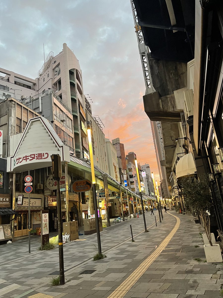 miso_zel's tweet photo. 新幹線のありがたみを知った朝5時
1年ぶりにやって来ました神戸🐮 https://t.co/3fS9se0J5T