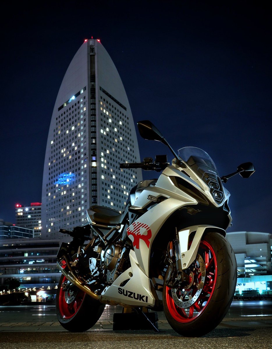 isshin3510's tweet photo. 今日で20代後半に突入w

性別：🚹
年齢：26
身長：171
車種：GSX8R
住み：東京
好き：🎮、🏍️、🎵、🏸
一言：くだらない話をしていろんな人とツーリング行きたい！FF外でも誰でもいいからお願いします！

#バイク乗りとして自己紹介
#バイク男子
#バイク好きと繋がりたい
#バイク乗りと繋がりたい https://t.co/DvhqIo5IOM