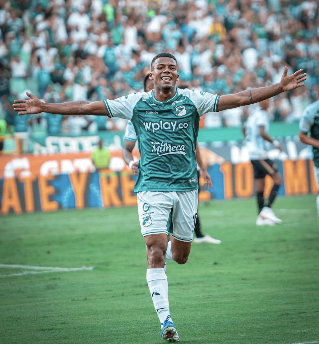 futbismo's tweet photo. Matías Orozco en 2025: Debuta en el Cali de Gamero y se gana un puesto.

Matías Orozco en 2026: Lo ficha el Brighton, se gana la titularidad en el fútbol español y lo llaman a la selección.

Es una de las evoluciones más rápidas que he visto en el FPC, este pelao es cosa seria. https://t.co/aiaM11sB1n