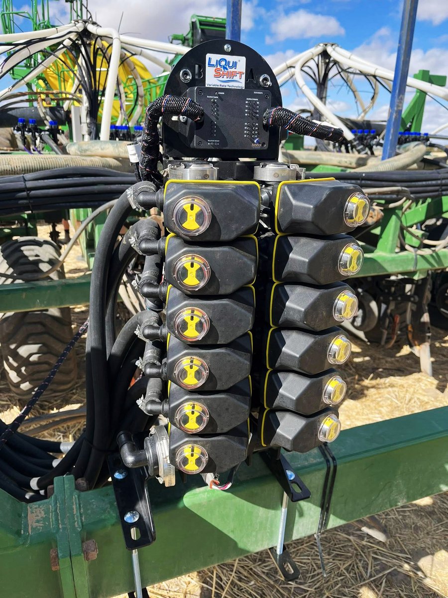 SurePointAg's tweet photo. A great look at SurePoint technology at work in Australia.

Thanks to Herman Smalberger at AFGRI Equipment for sharing these photos of two John Deere C650T air cart units equipped with SurePoint technology, including Sentinel rate control, LiquiShift variable rate technology, and PumpRight.

It’s great to see SurePoint application systems included as part of this seeding setup, helping support accurate rate control, variable rate application, and reliable liquid fertilizer delivery in the field.
#JohnDeere #WAWheatBelt #WAAgriculture #SurePointAg #LiquidFertilizer
#FertilizerApplication