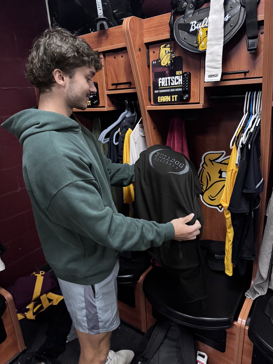 UMD_Football's tweet photo. Huge thank you to Yak Sports for gearing up our guys for Military Appreciation! 🇺🇸 We appreciate your support!

#GoDogs | #EarnIt https://t.co/7oRmU6gKgr