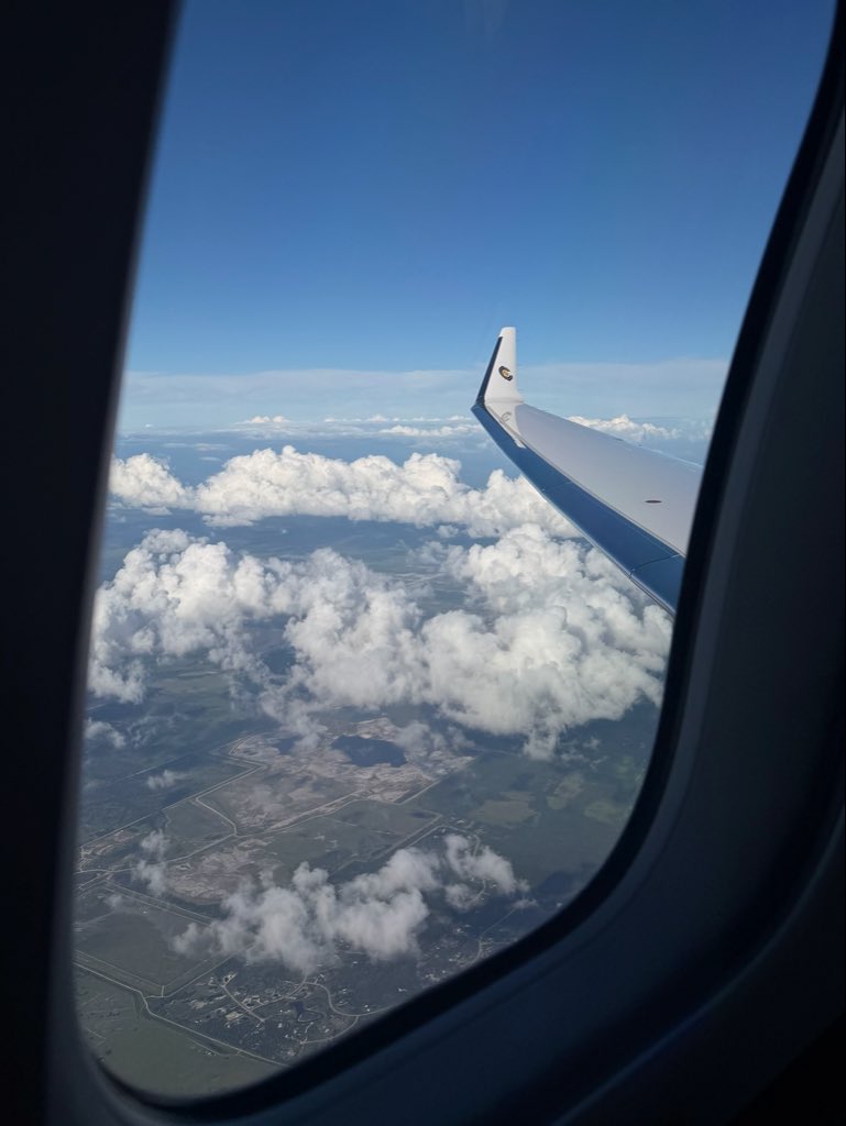 GrantCardone's tweet photo. Wheels up to DC to join @NICKIMINAJ, @jgebbia, @Deancain as a judge for @SBAgov Million Dollar Pitch Competition 💰🇺🇸 https://t.co/rivae5YwOA
