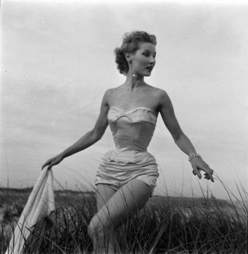 elorasconfessed's tweet photo. ༺꡴ 1950s continued꧂ . • https://t.co/KdrNYRMZam